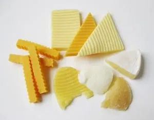 can cats eat cheese