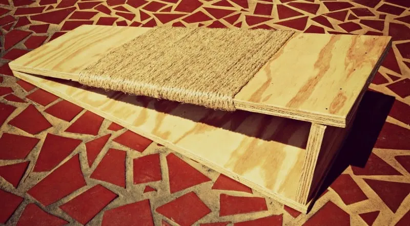 how to make a cat scratching post