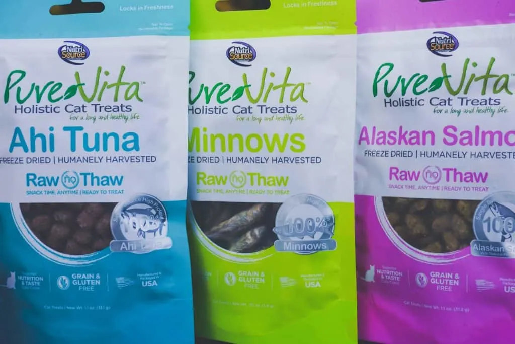 PureVita's Freeze-Dried Cat Treats | Review by Fluffy Kitty www.thefluffykitty.com #cattreats #fluffykitty